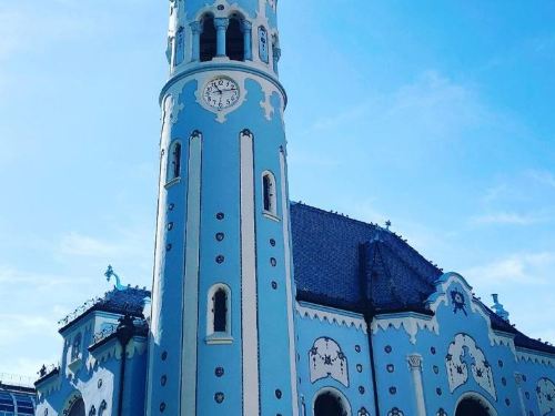 Trip.comグループカレンダーからの一枚 – 青の教会（スロバキア）