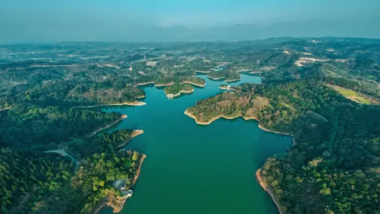 White Pagoda Lake