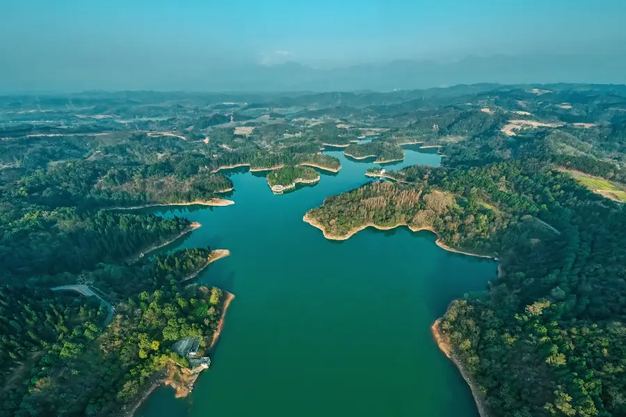 White Pagoda Lake