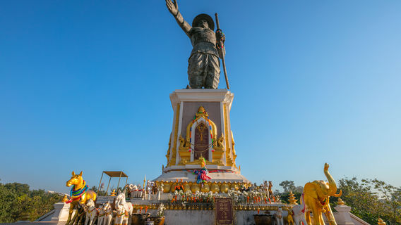 King Anouvong Statue