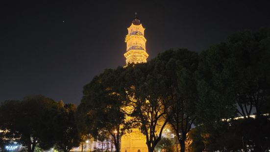 大善古塔又叫大善寺塔，位于绍兴市市民广场内。古塔始建于南梁，