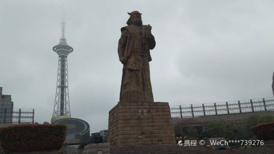 Shennong Statue