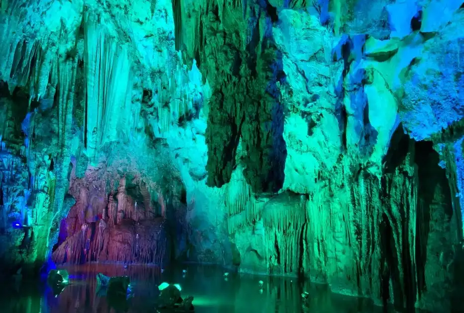 Hotels near Alu Ancient Cave National Geological Park