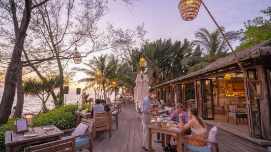 On the Sand restaurant Mango Bay resort