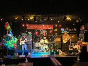 ライブアンドバー リバース
