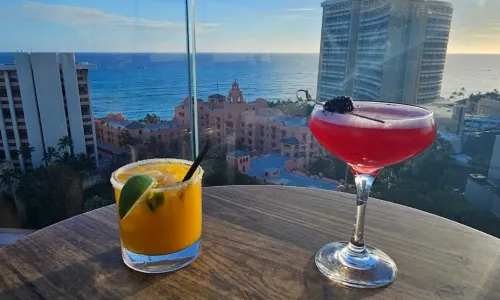 SKY Waikiki Raw & Bar