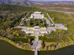 The Mausoleum of Yellow Emperor