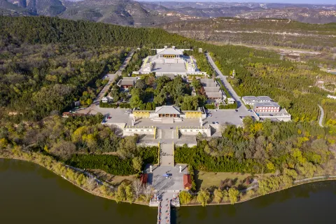 The Mausoleum of Yellow Emperor