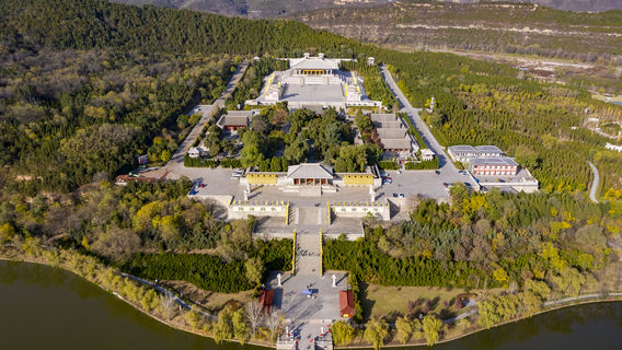 The Mausoleum of Yellow Emperor