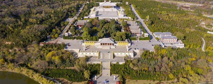 The Mausoleum of Yellow Emperor