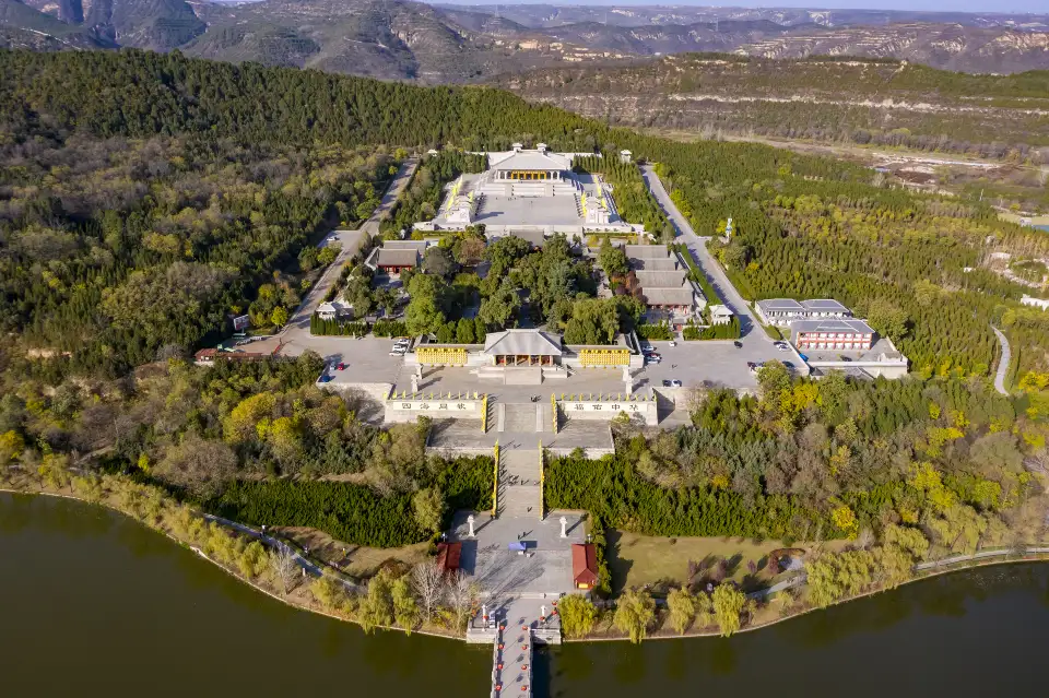 1_The Mausoleum of Yellow Emperor