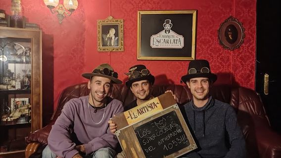 Gabinete Escarlata Escape Room Málaga