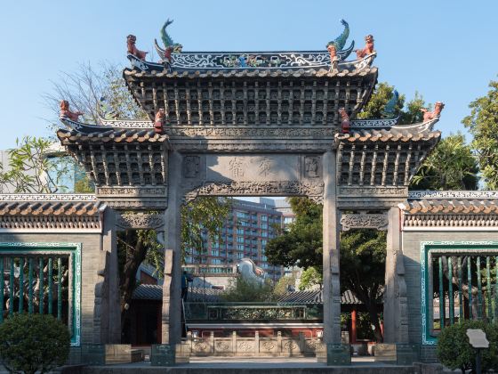 Baochong Memorial Arch