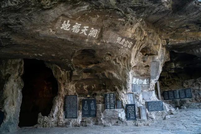 Hotels in Yichang With Gyms