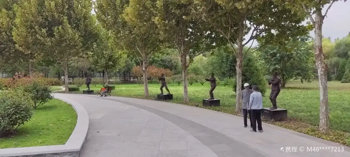 Các khách sạn gần Sunlutang Park