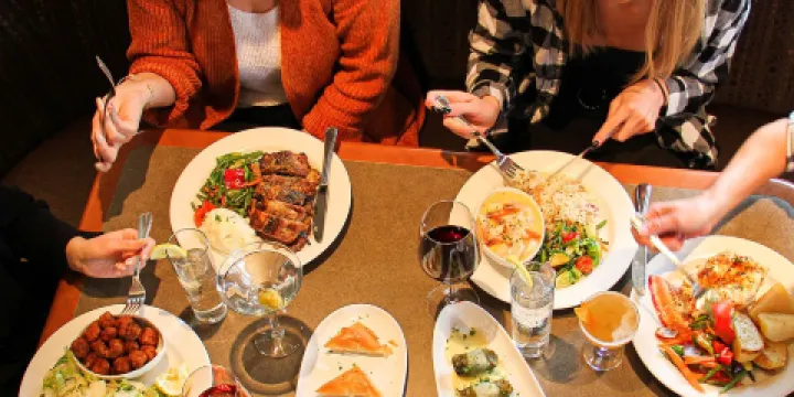 Mano's Restaurant & Lounge