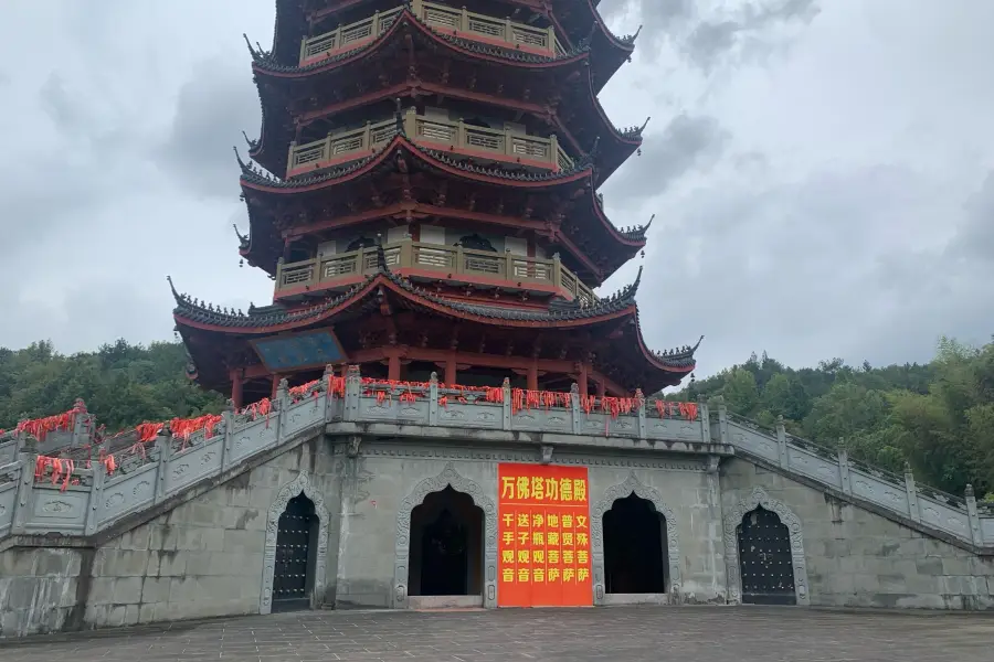 Wanfo Pagoda, Qiguang Temple