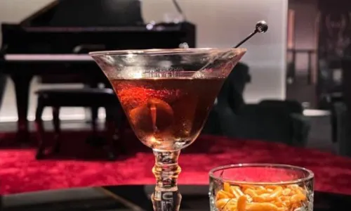 引向威士忌酒吧