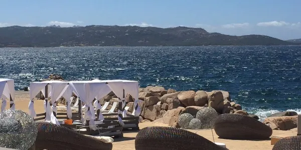 바야사드리니아의 인기 뷰 맛집 식당