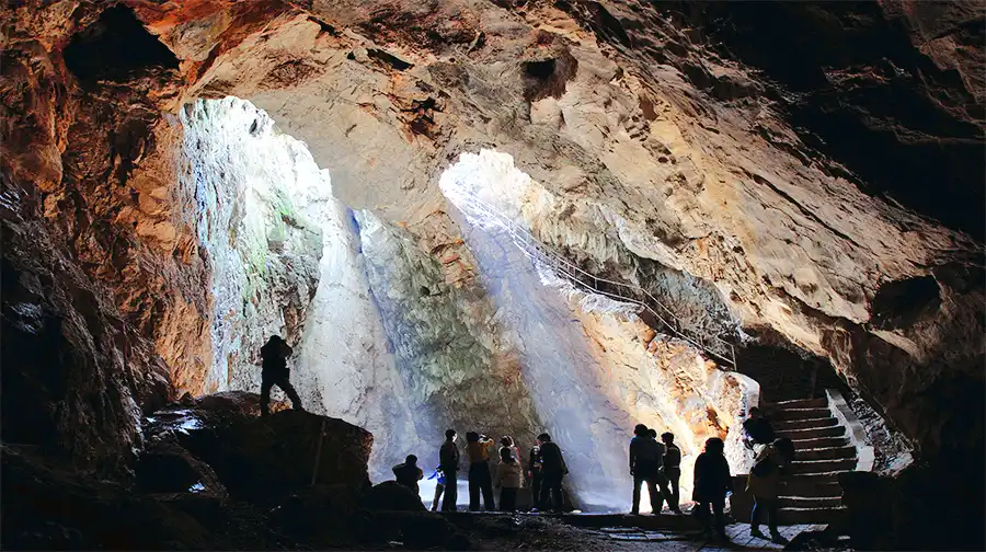 Hotels near Wangtian Cave