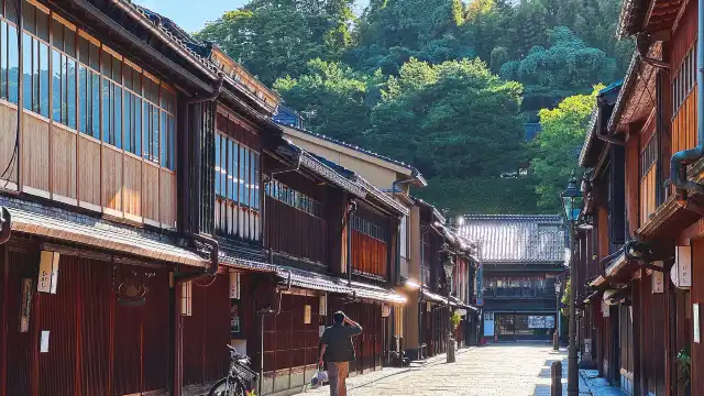 Hotels near Higashi Chaya District