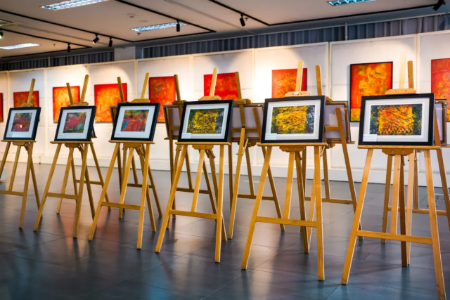 tu zi song · bei cai li · bi de ge ren zuo pin zhan | Dujiangyan Cultural Center