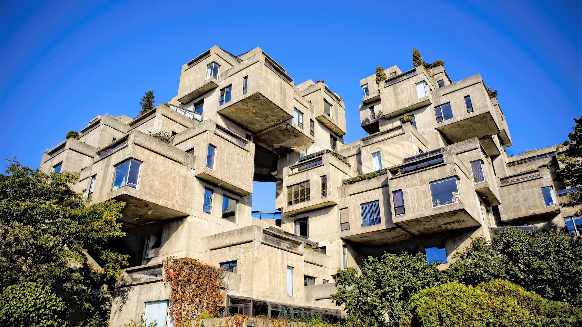 Hotels near Habitat 67