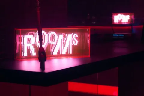 ROOMS CLUB