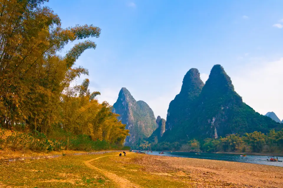 3_Bamboo rafting on the Li River in Xingping
