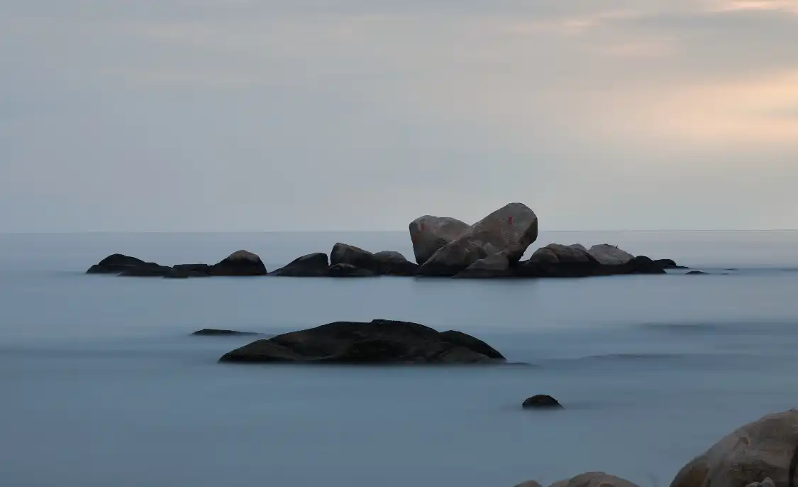 Hotels near Sun Stone and Moon Stone