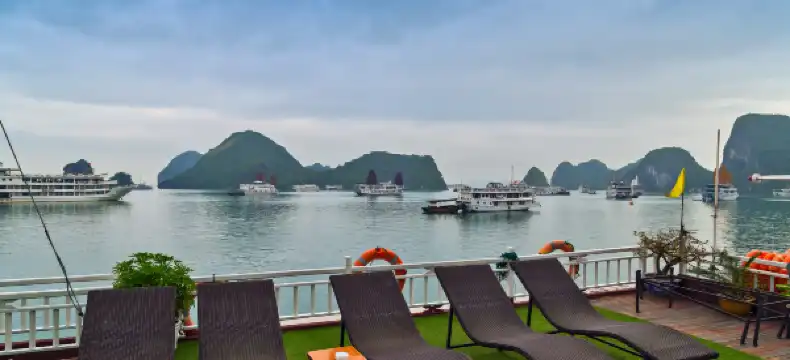 Hotels in Van Don