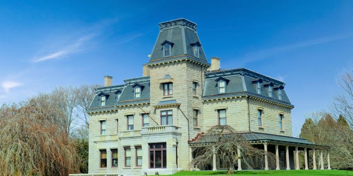 Chateau-sur-Mer