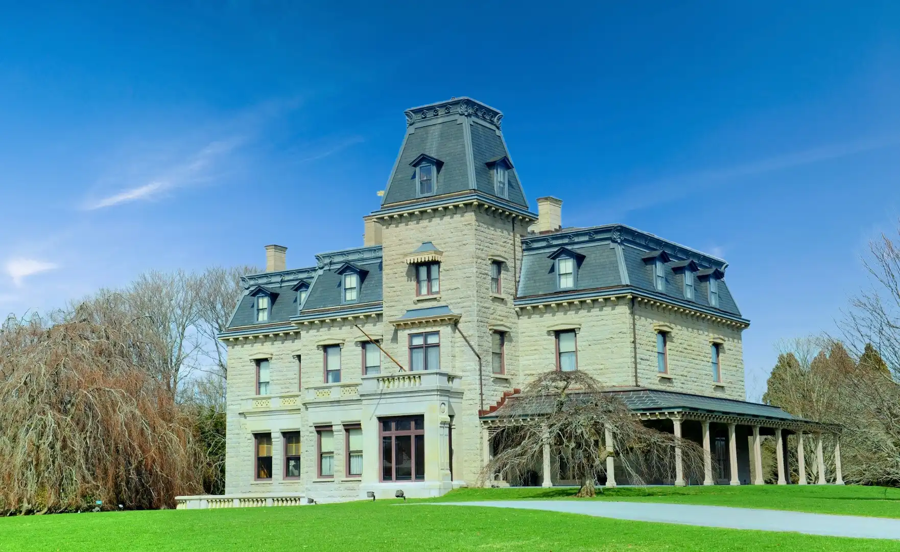 Hotels near Chateau-sur-Mer