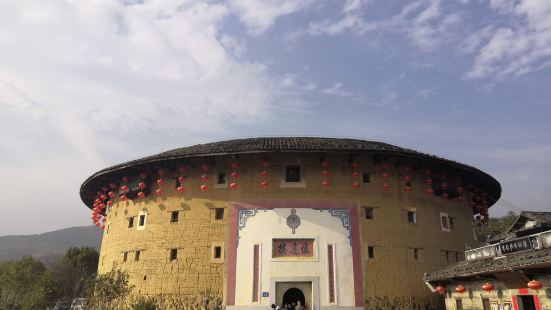 怀远楼是中国传统民居建筑。怀远楼位于福建省南靖县梅林镇坎下村