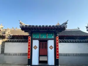 Ding's Manor