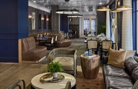 8595 Restaurant & Bar