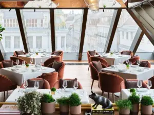Neue Hoheit Brasserie
