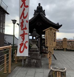 地主神社位于清水寺内，建于神代末期，历史比清水寺还要久远。 