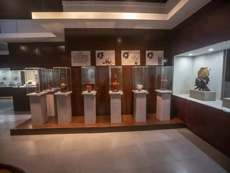 Hotels near An Shan Qingzi Shijia Museum