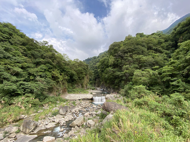 水雲吊橋，偶像劇「我可能不會愛你」取景處！紅色吊橋在青山綠水之間格外搶眼