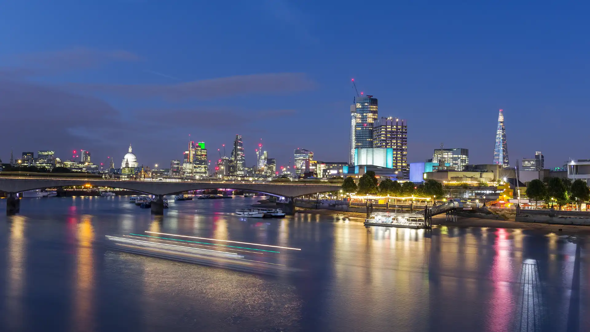 Hoteles cerca de Puente de Waterloo