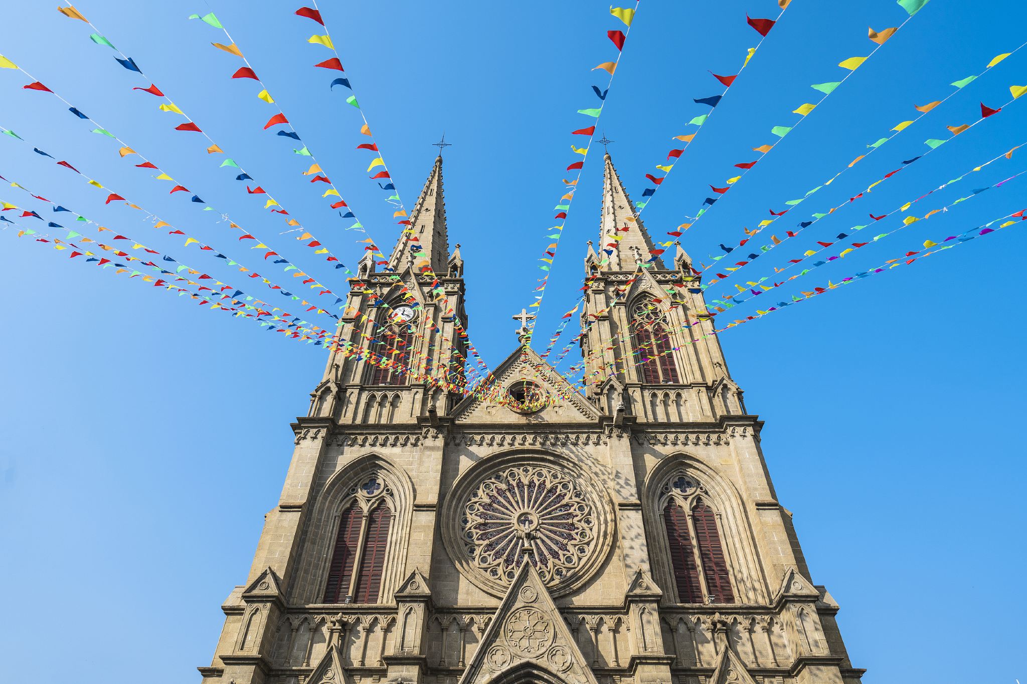 Guangzhou, China: Chen Clan Ancestral Hall + Sacred Heart Cathedral + Yongqing Fang + Pearl River Night Cruise with Multilingual Guide