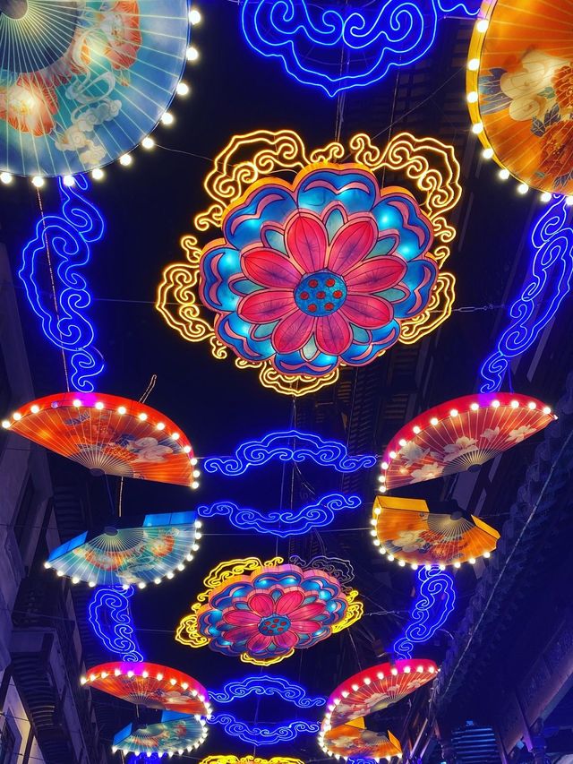 Breathtaking night walks, Yuyuan Garden