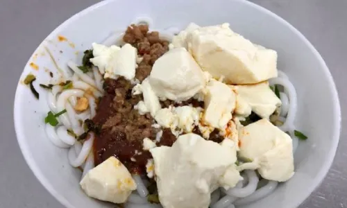 La la xiao chi dou hua Rice Noodles