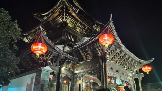 剑阳楼位于剑川古城水阁潭历史街区赵藩文化园内，是赵藩文化园的