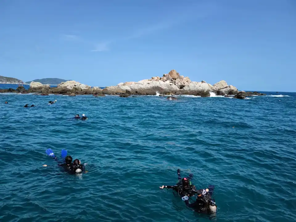5_Yalong Bay Underwater World