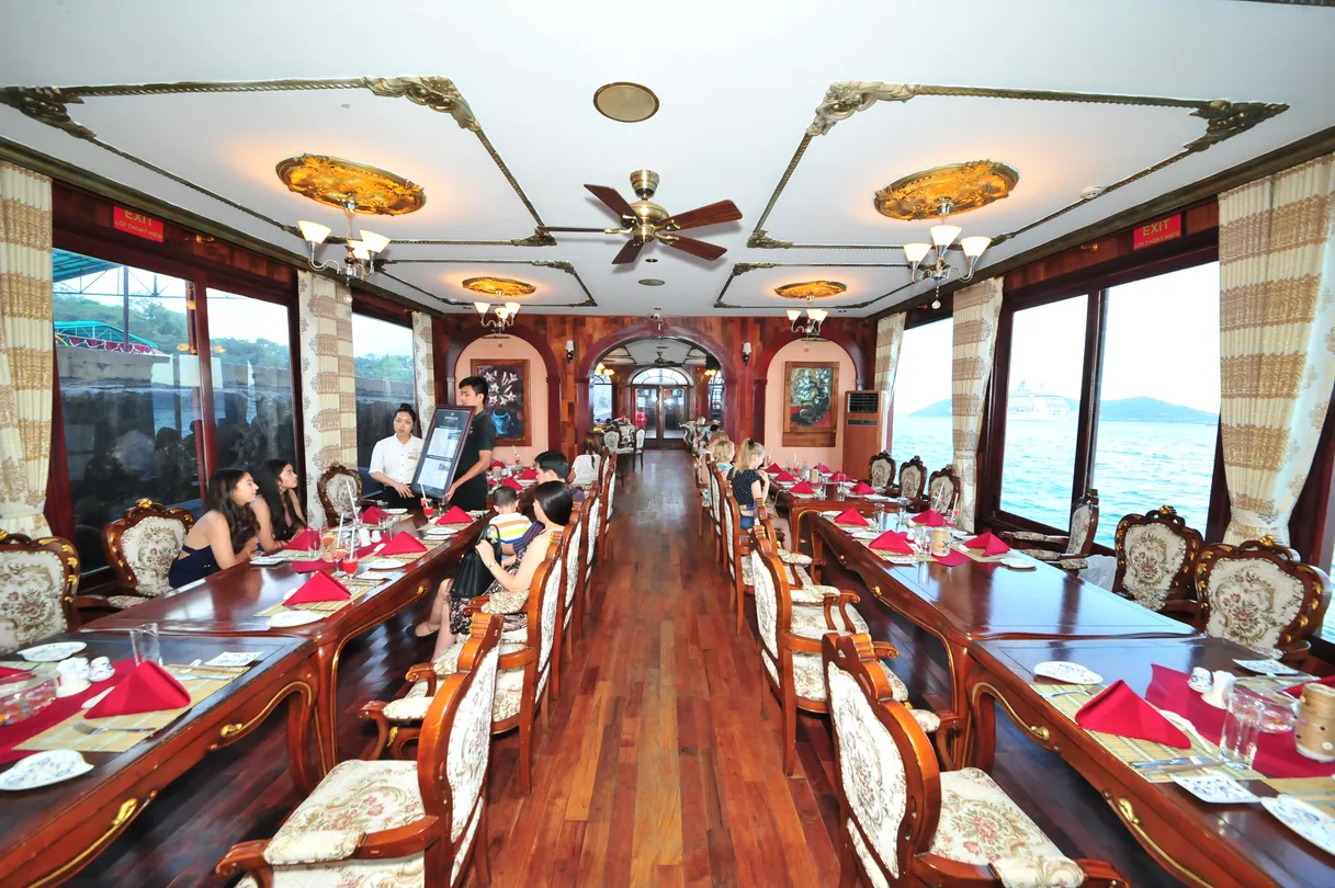 5_Emperor Cruises Origin Nha Trang