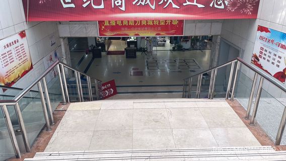 Столетние торговые центры Пешеходная улица