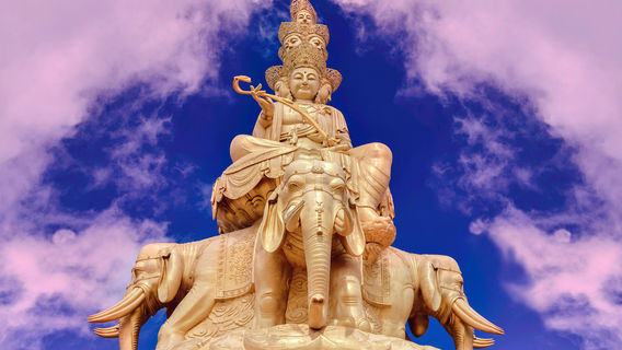 Golden Statue of Puxian on Emei Mountain