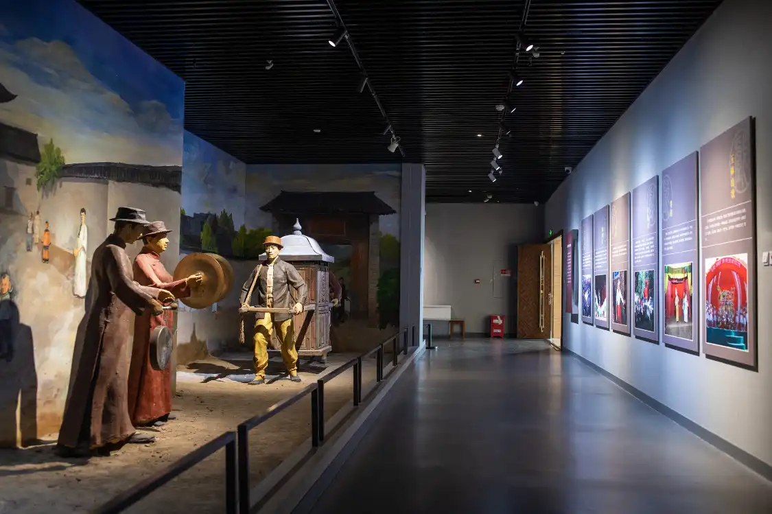 Hotels near Yulin Museum